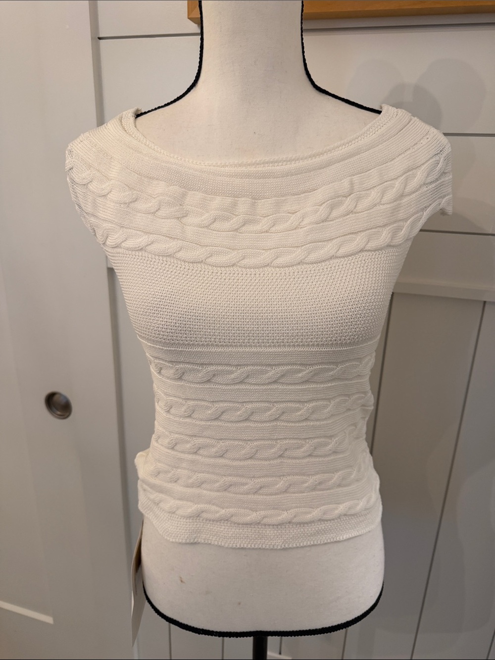 BNWT Women’s Cable Knit Sleeveless Sweater Tank - White